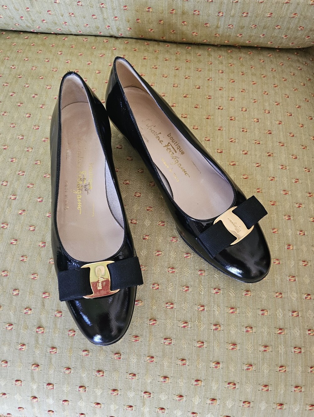 Salvatore Ferragamo Black Patent Vara Bow Flats with Gold Hardware 6.5B